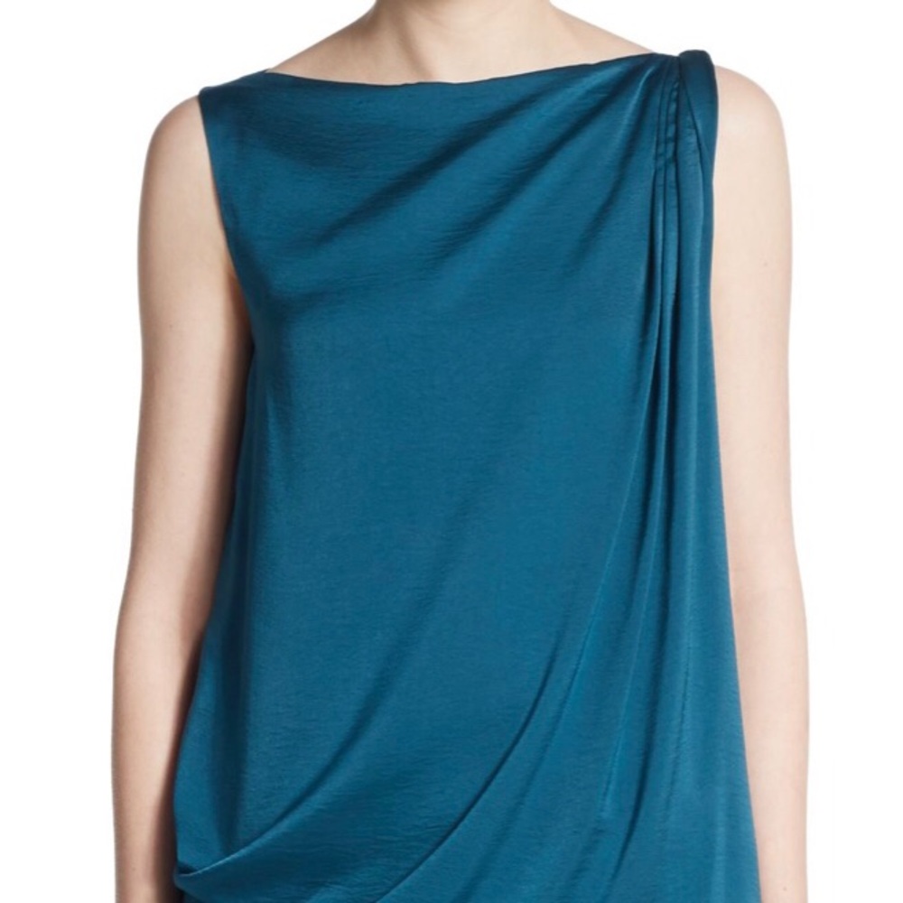 🔥NWT Vince Sleeveless twist shoulder blouse